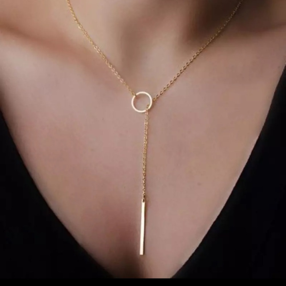 3/$15🔥Gold tone circle bar necklace